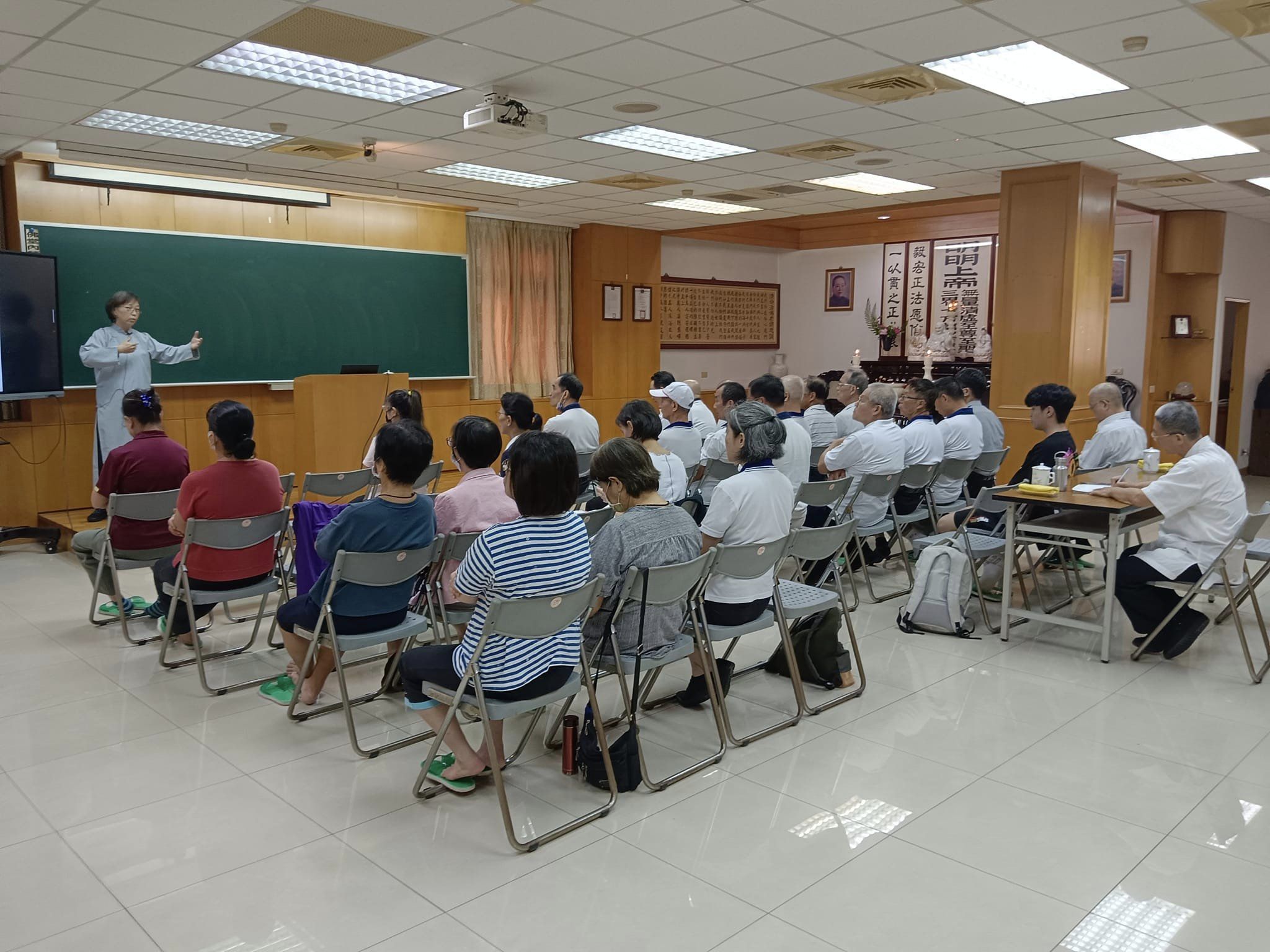 邀請辛勝華講師慈悲分享:「金剛般若波羅蜜經-持誦心得」